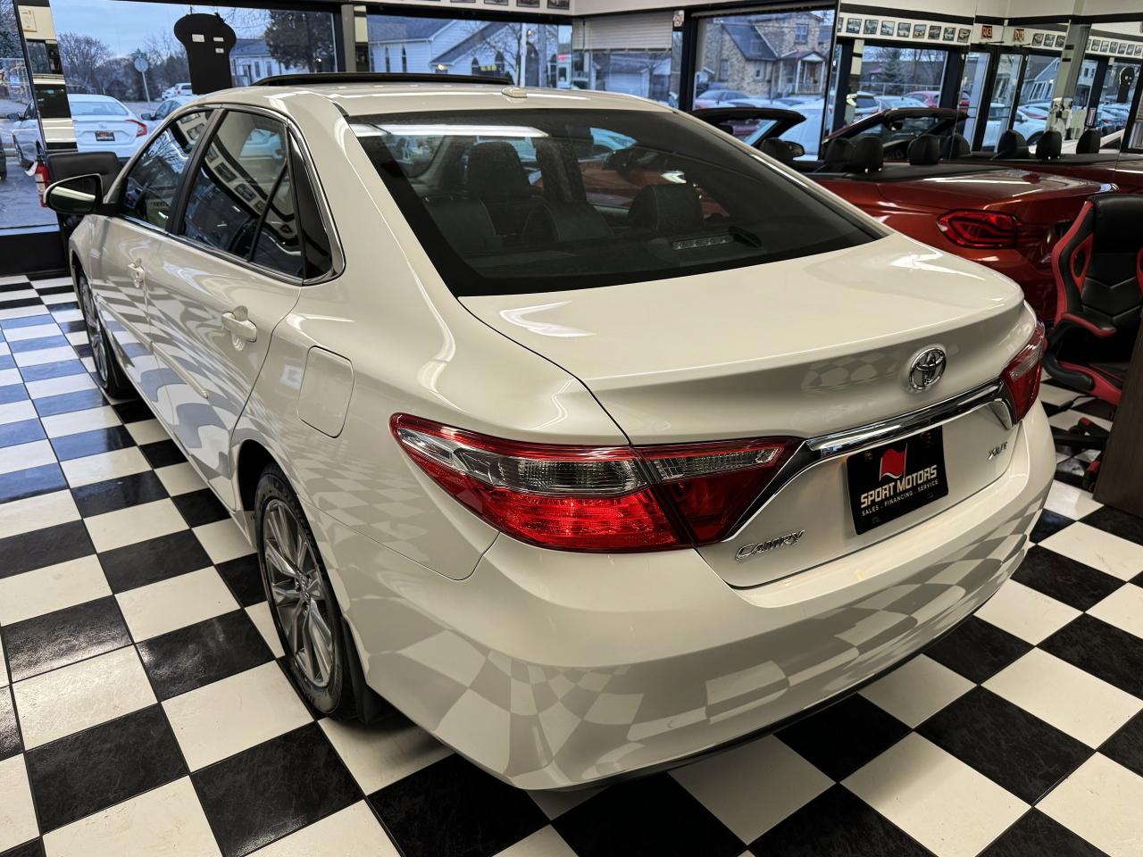 2016 Toyota Camry XLE+Heated Leather+Sunroof+GPS+Camera+Blind Spot Photo2