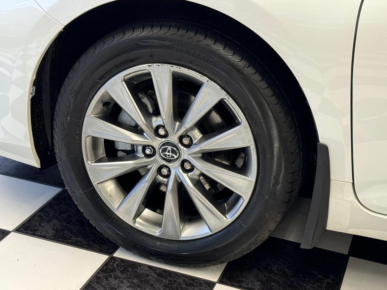 2016 Toyota Camry XLE+Heated Leather+Sunroof+GPS+Camera+Blind Spot Photo49