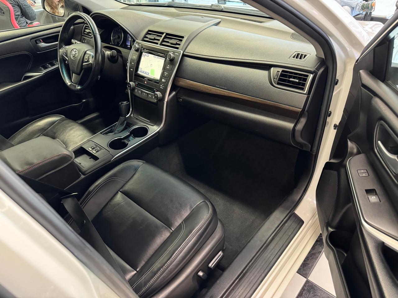 2016 Toyota Camry XLE+Heated Leather+Sunroof+GPS+Camera+Blind Spot - Photo #18