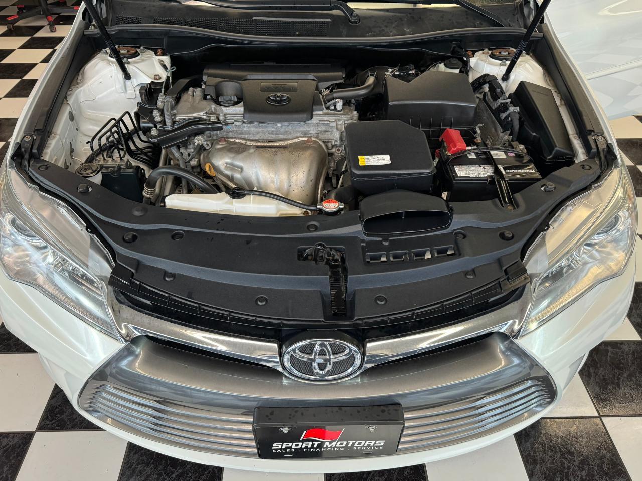 2016 Toyota Camry XLE+Heated Leather+Sunroof+GPS+Camera+Blind Spot Photo7