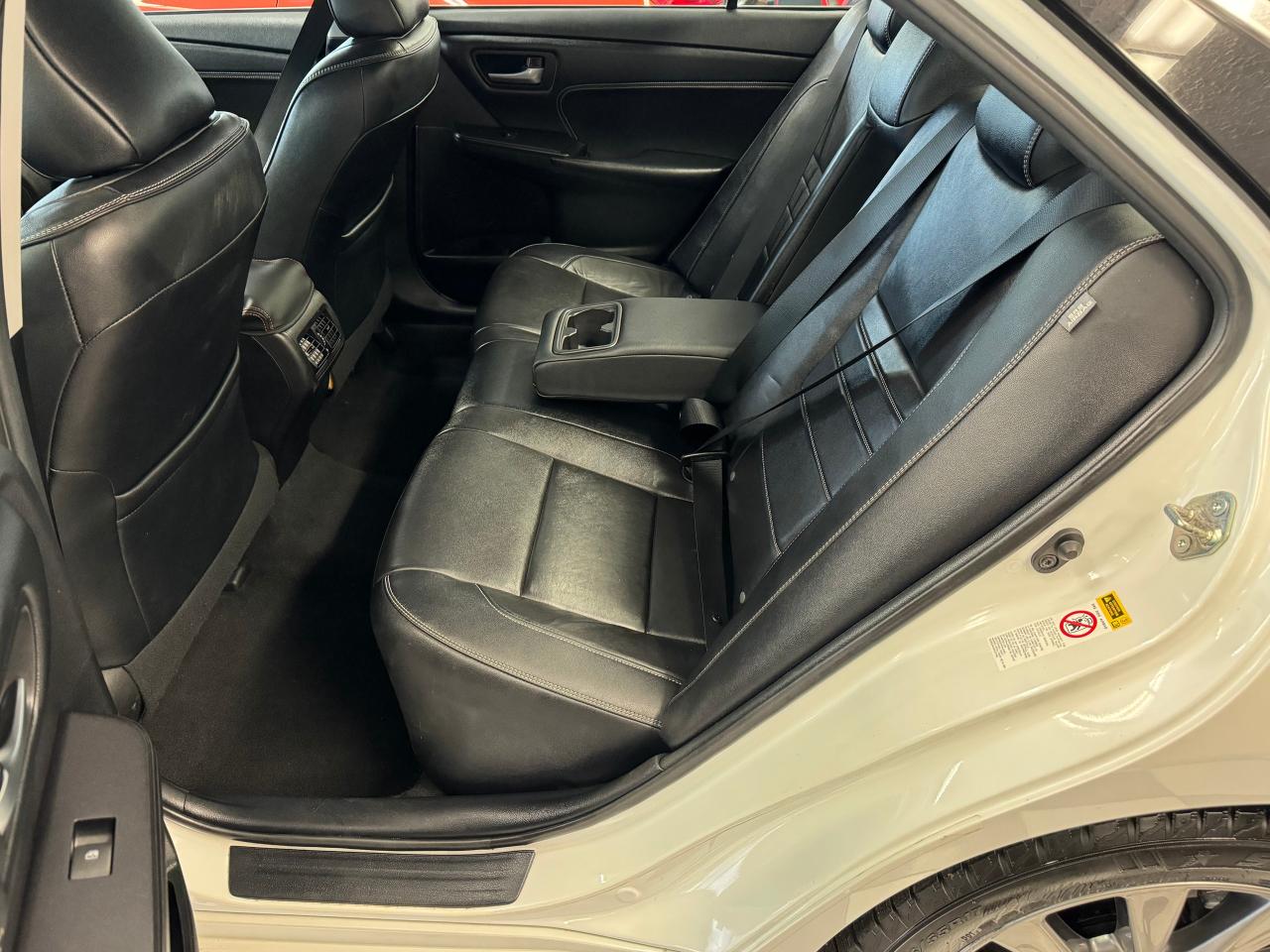 2016 Toyota Camry XLE+Heated Leather+Sunroof+GPS+Camera+Blind Spot Photo21