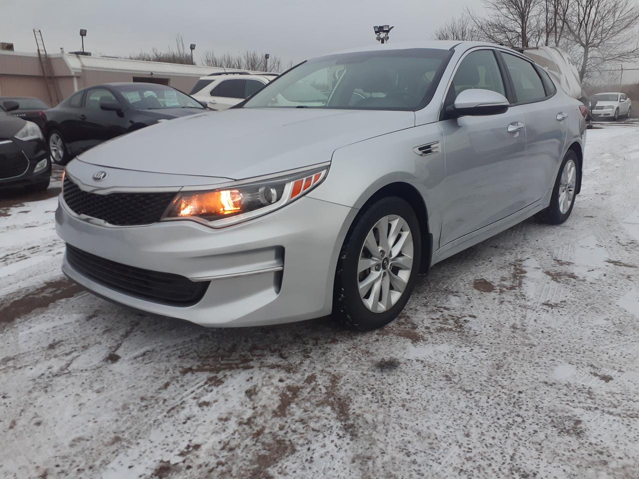 2017 Kia Optima LX+ Htd Steering & Seats, BU Cam, Push Button - Photo #3