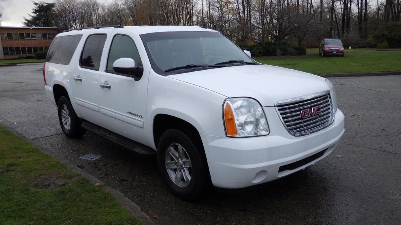 Used 2014 GMC Yukon XL 3rd row  seating  4WD for sale in Burnaby, BC