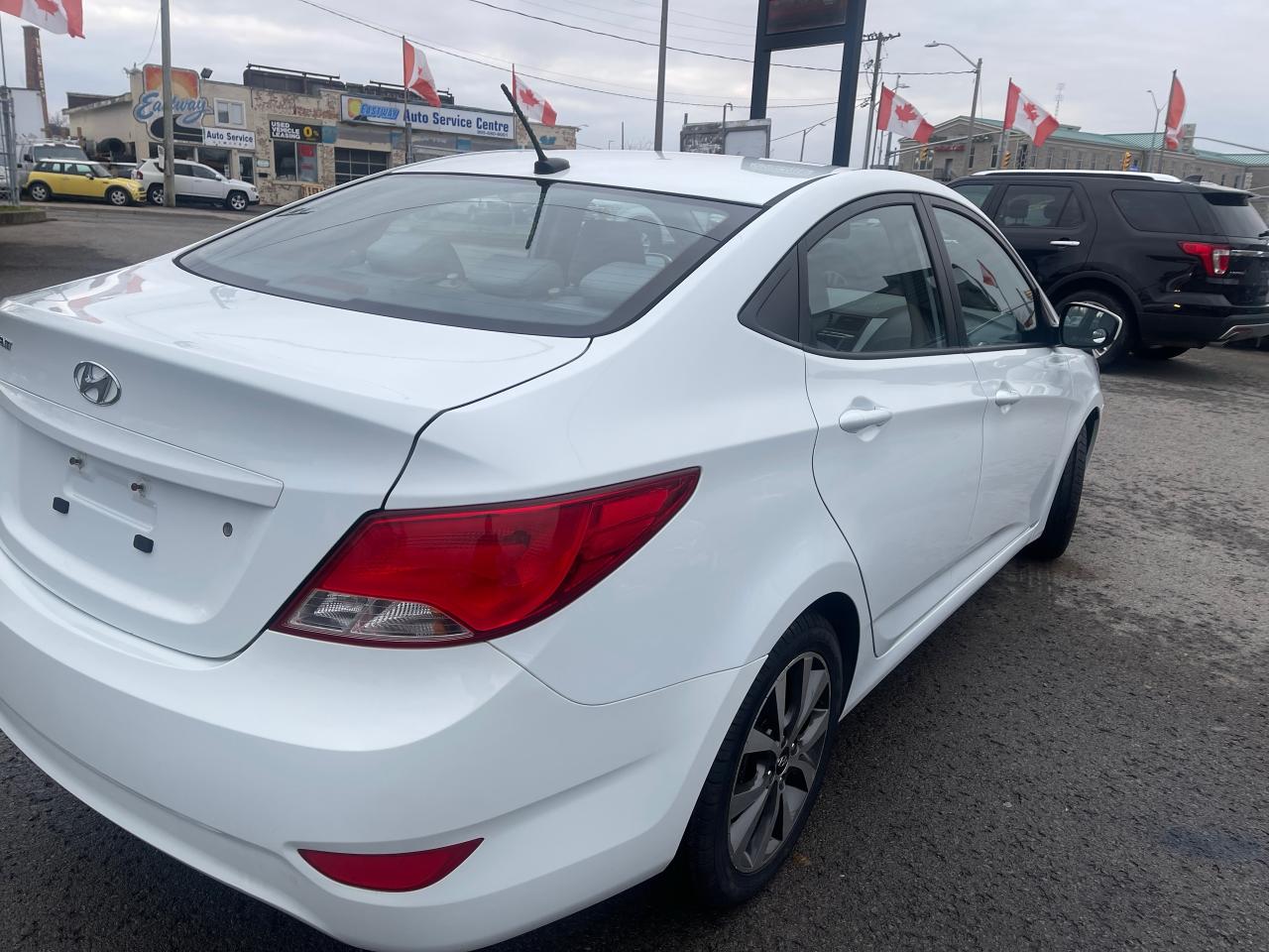 2015 Hyundai Accent SE, Alloys, P. Sunroof, Htd. Seats. Bluetooth - Photo #7