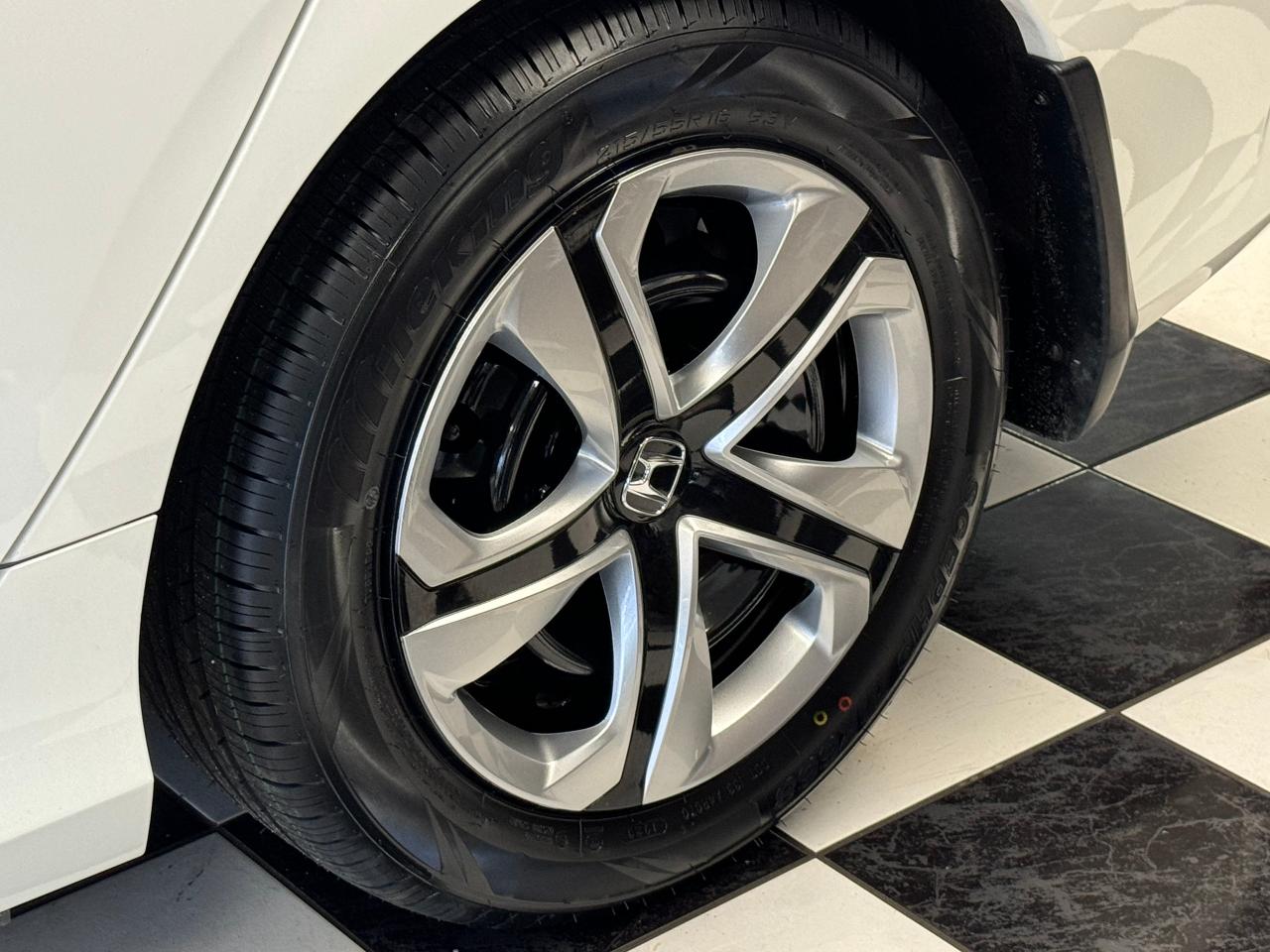 2018 Honda Civic LX+New Tires+ApplePlay+Camera+A/C+CLEAN CARFAX Photo48