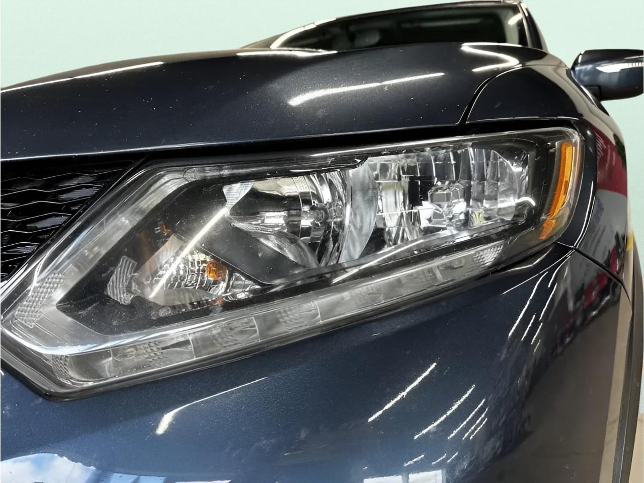 2015 Nissan Rogue SV Photo