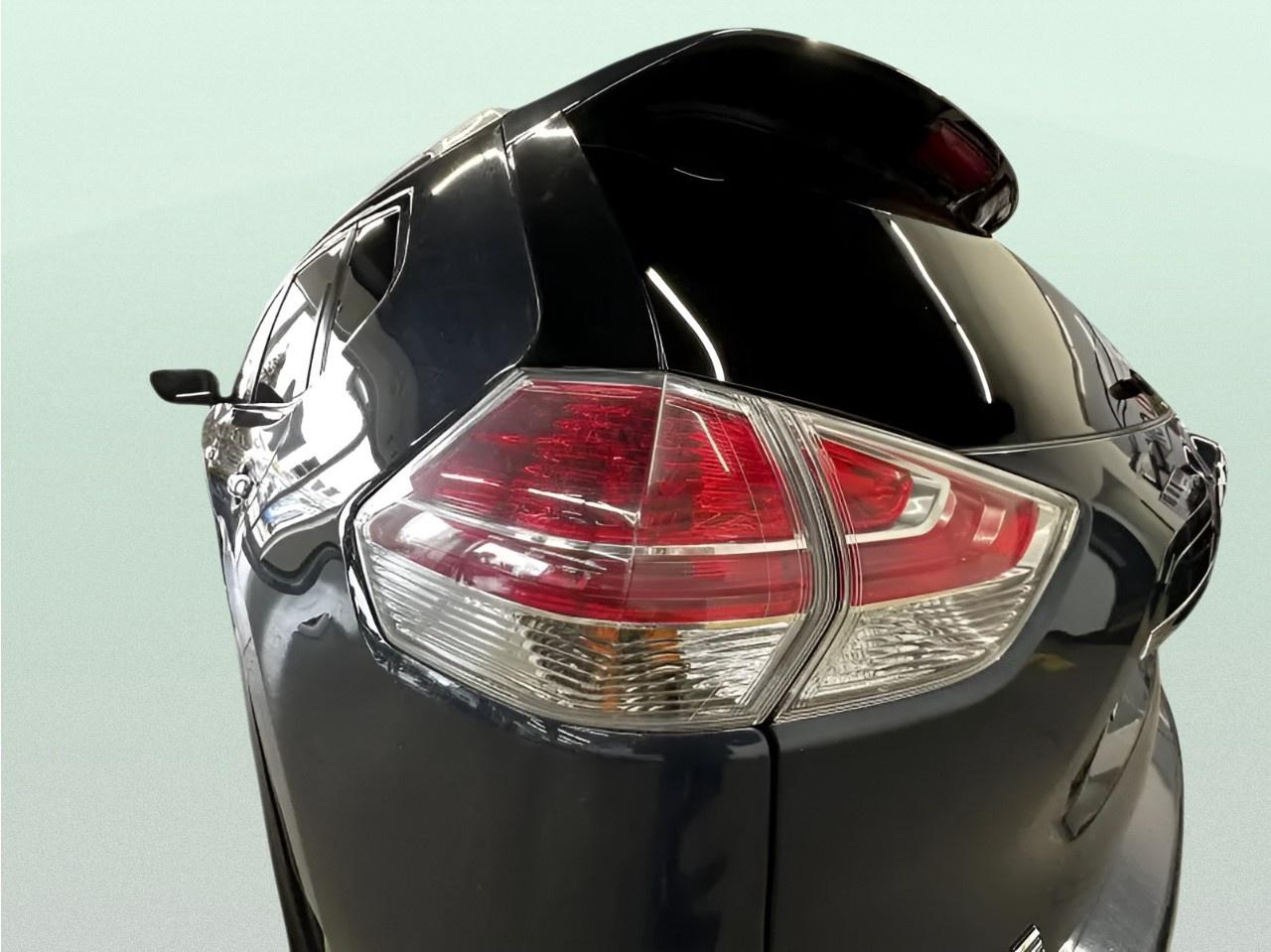 2015 Nissan Rogue SV Photo