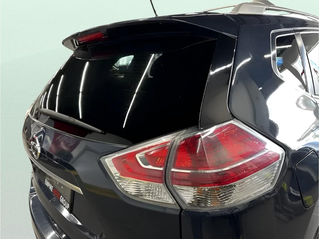 2015 Nissan Rogue SV Photo