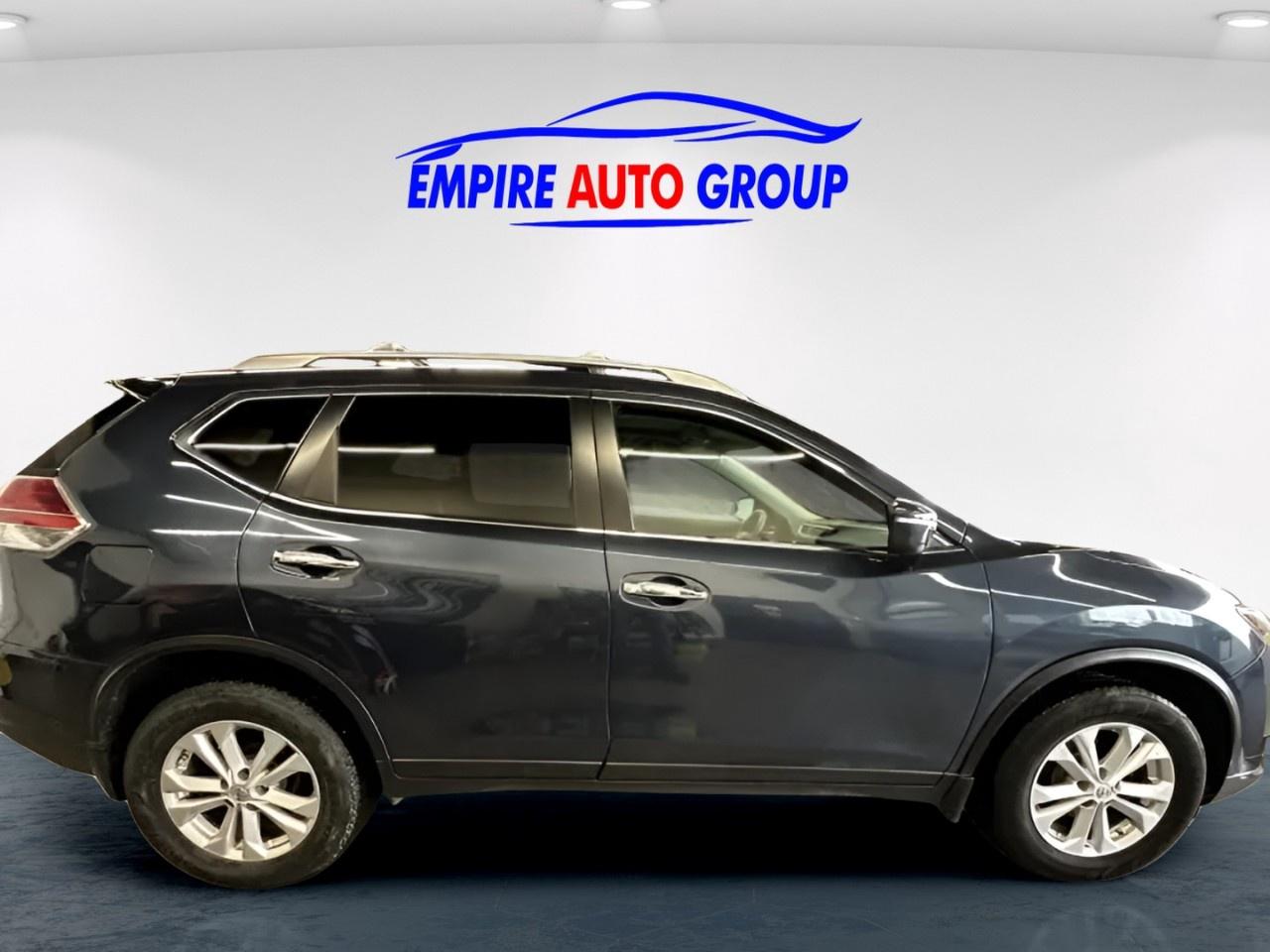 2015 Nissan Rogue SV Photo