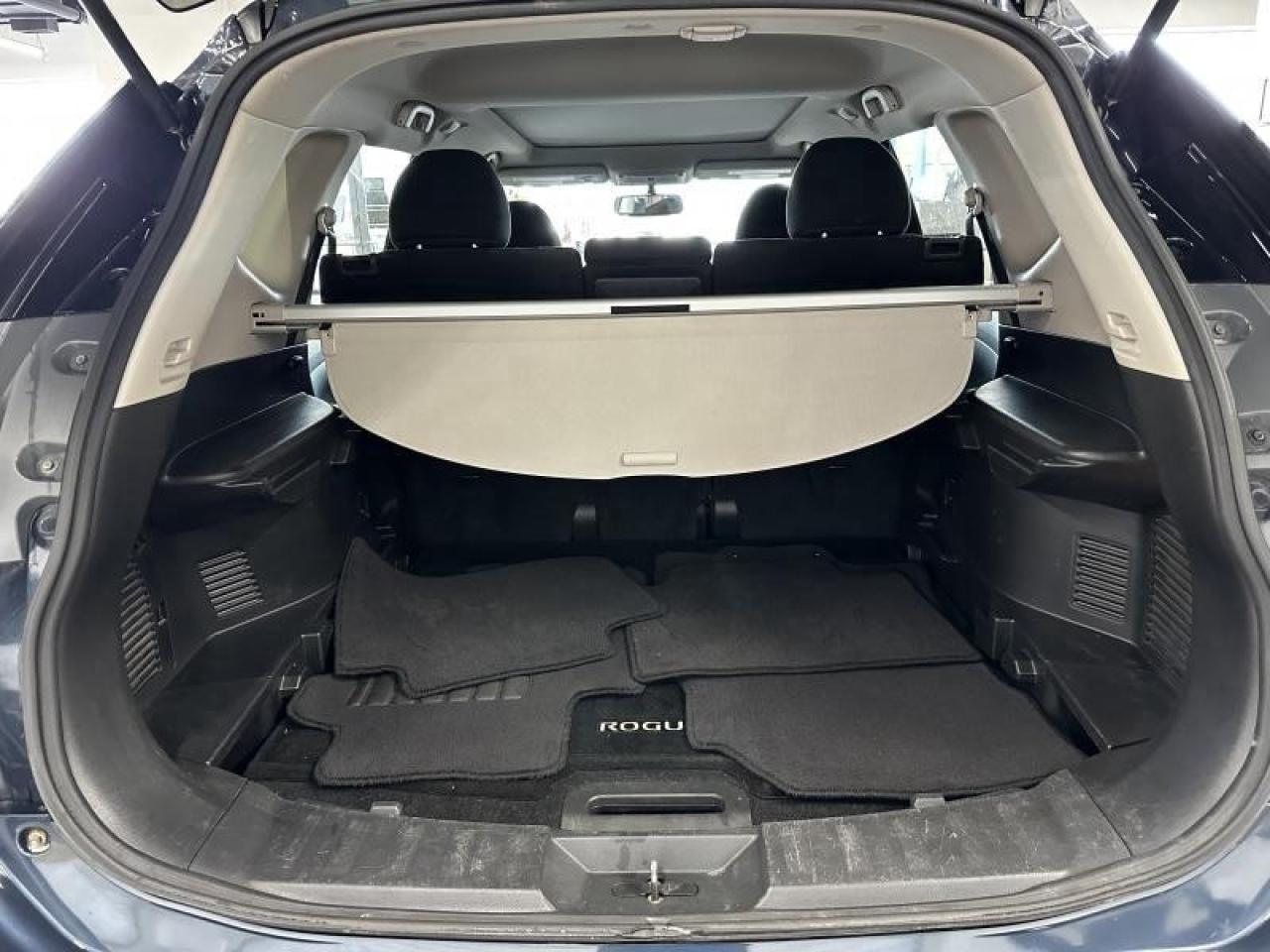 2015 Nissan Rogue SV Photo