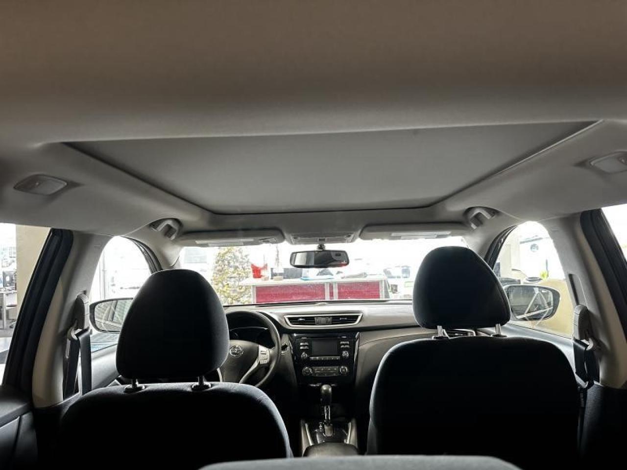 2015 Nissan Rogue SV Photo