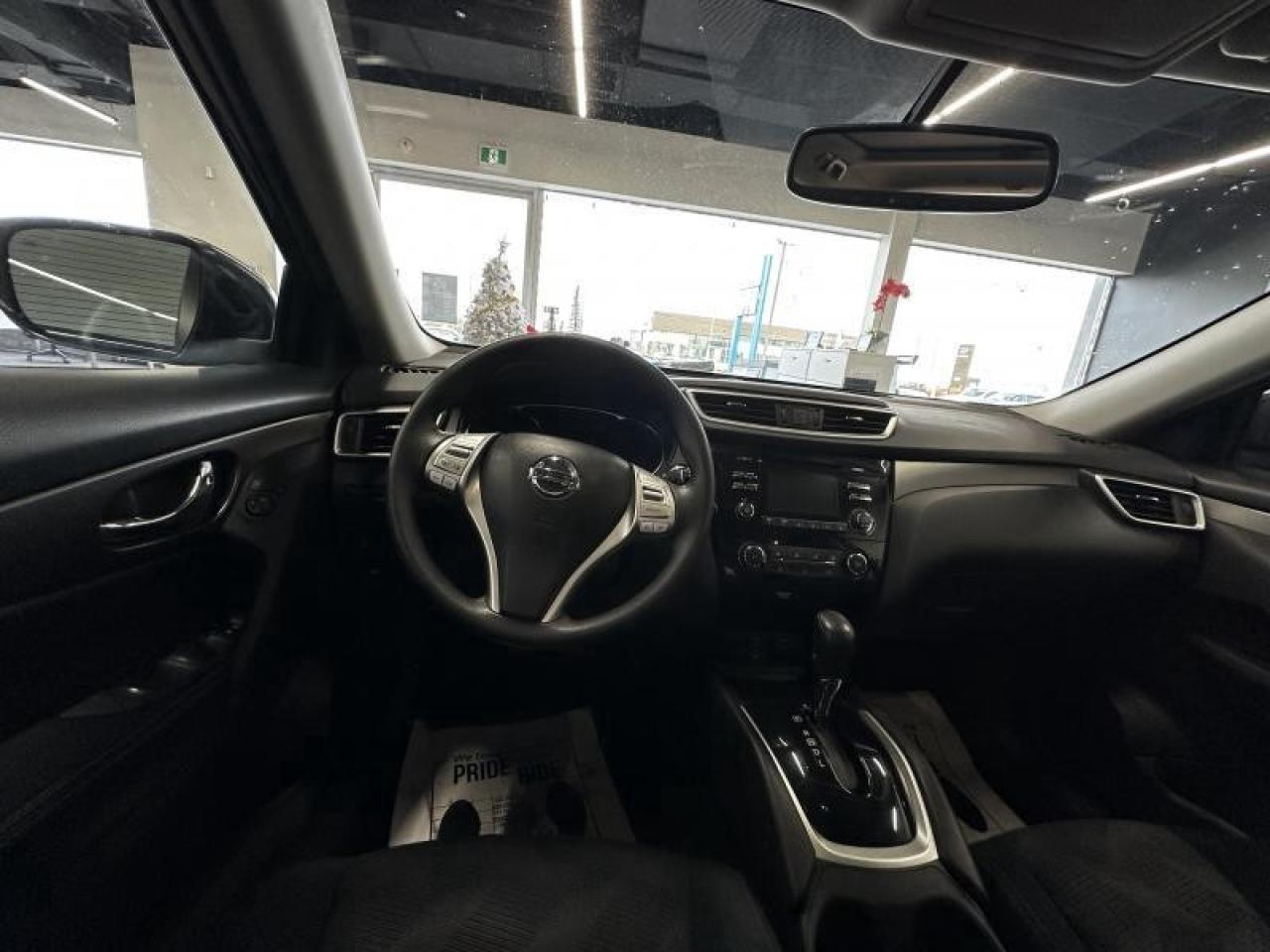 2015 Nissan Rogue SV Photo