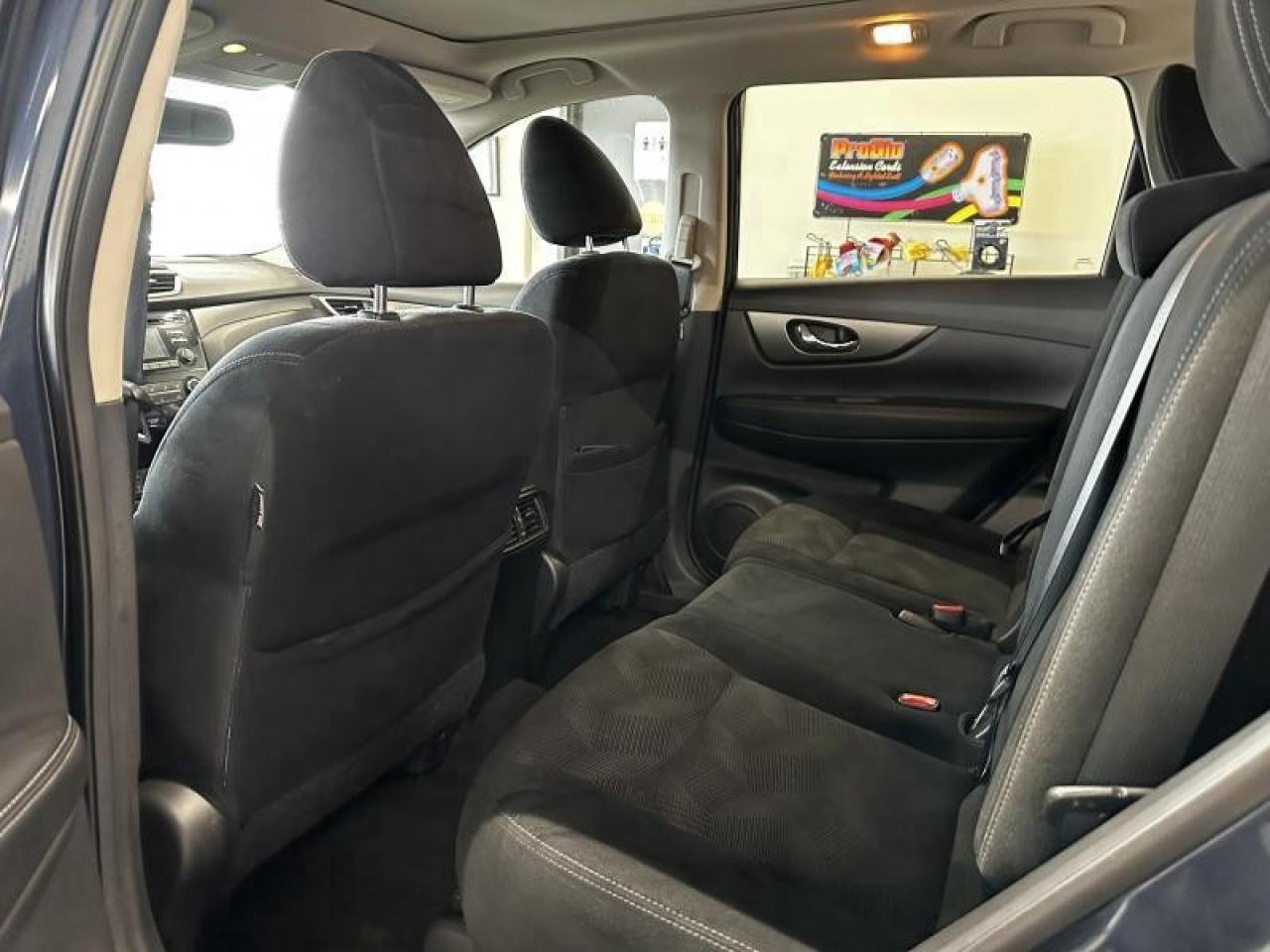 2015 Nissan Rogue SV Photo