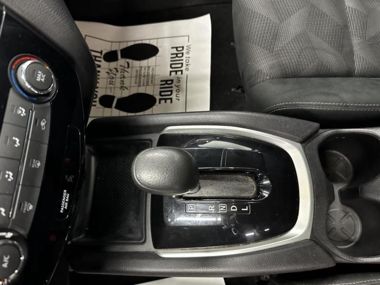 2015 Nissan Rogue SV Photo