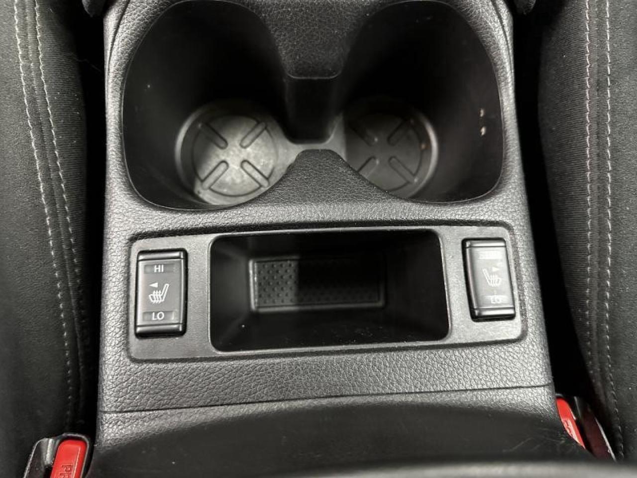 2015 Nissan Rogue SV Photo