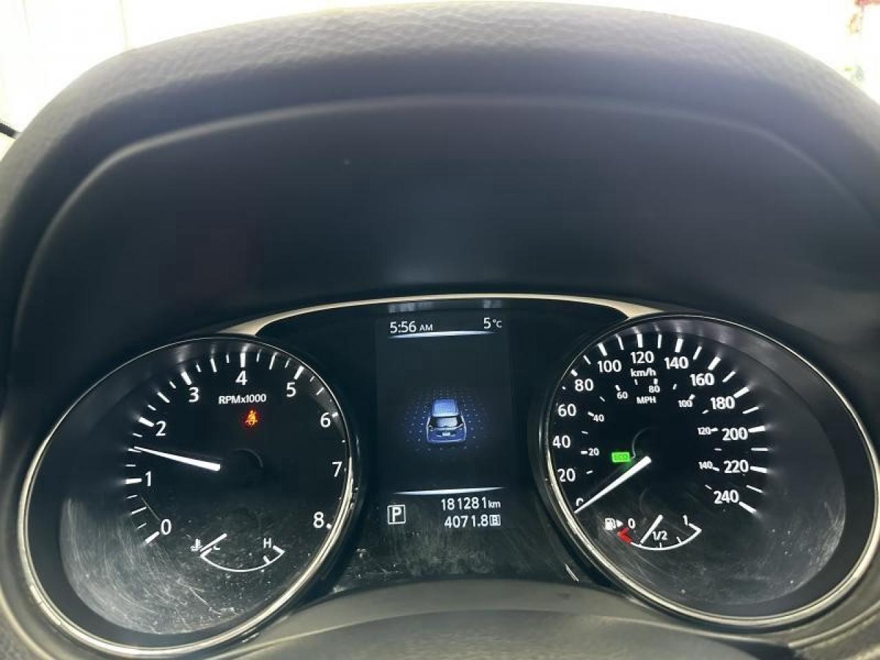 2015 Nissan Rogue SV Photo