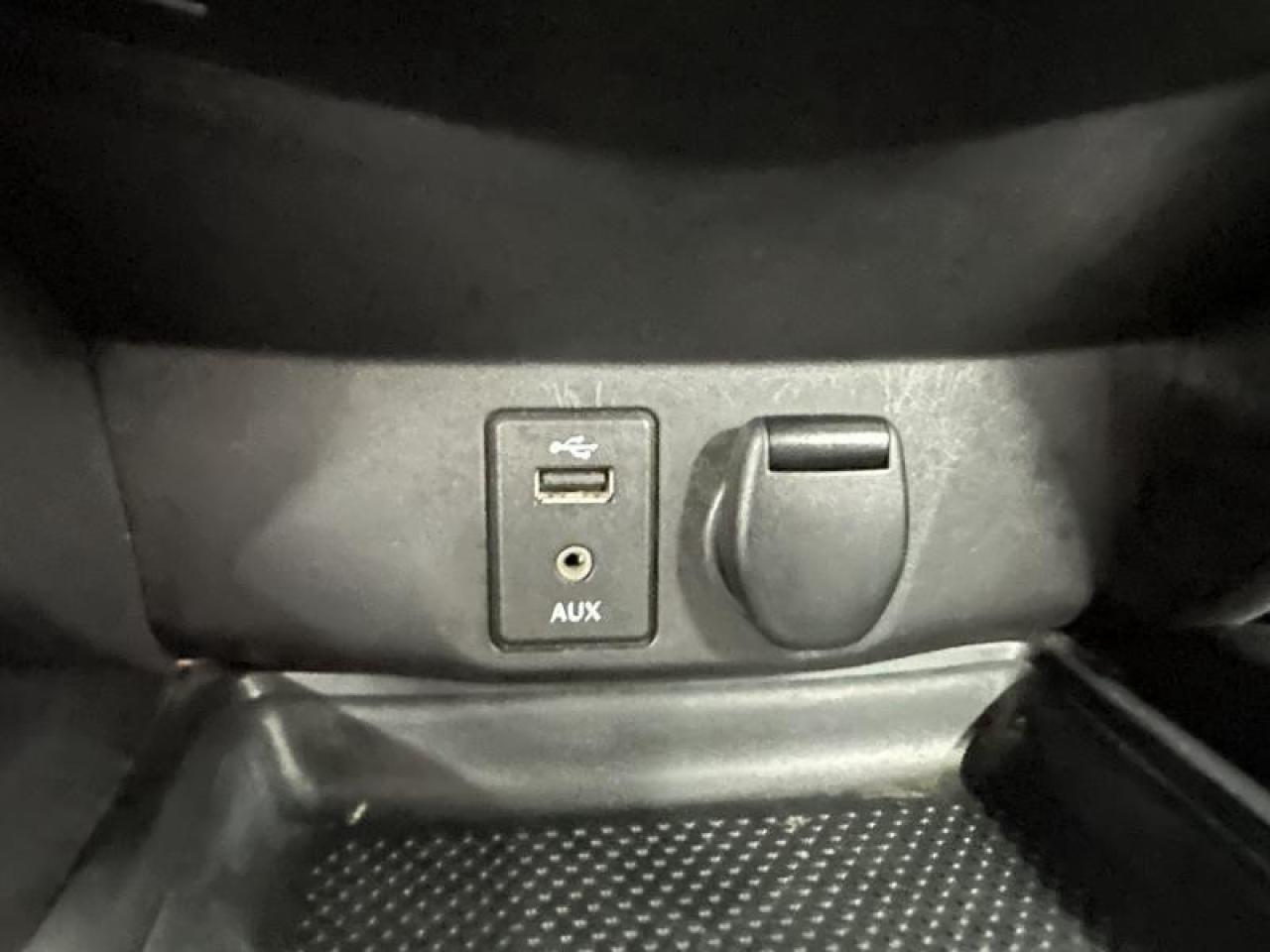 2015 Nissan Rogue SV Photo