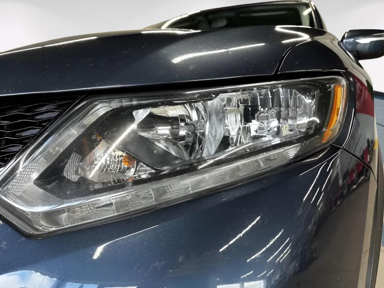 2015 Nissan Rogue SV Photo