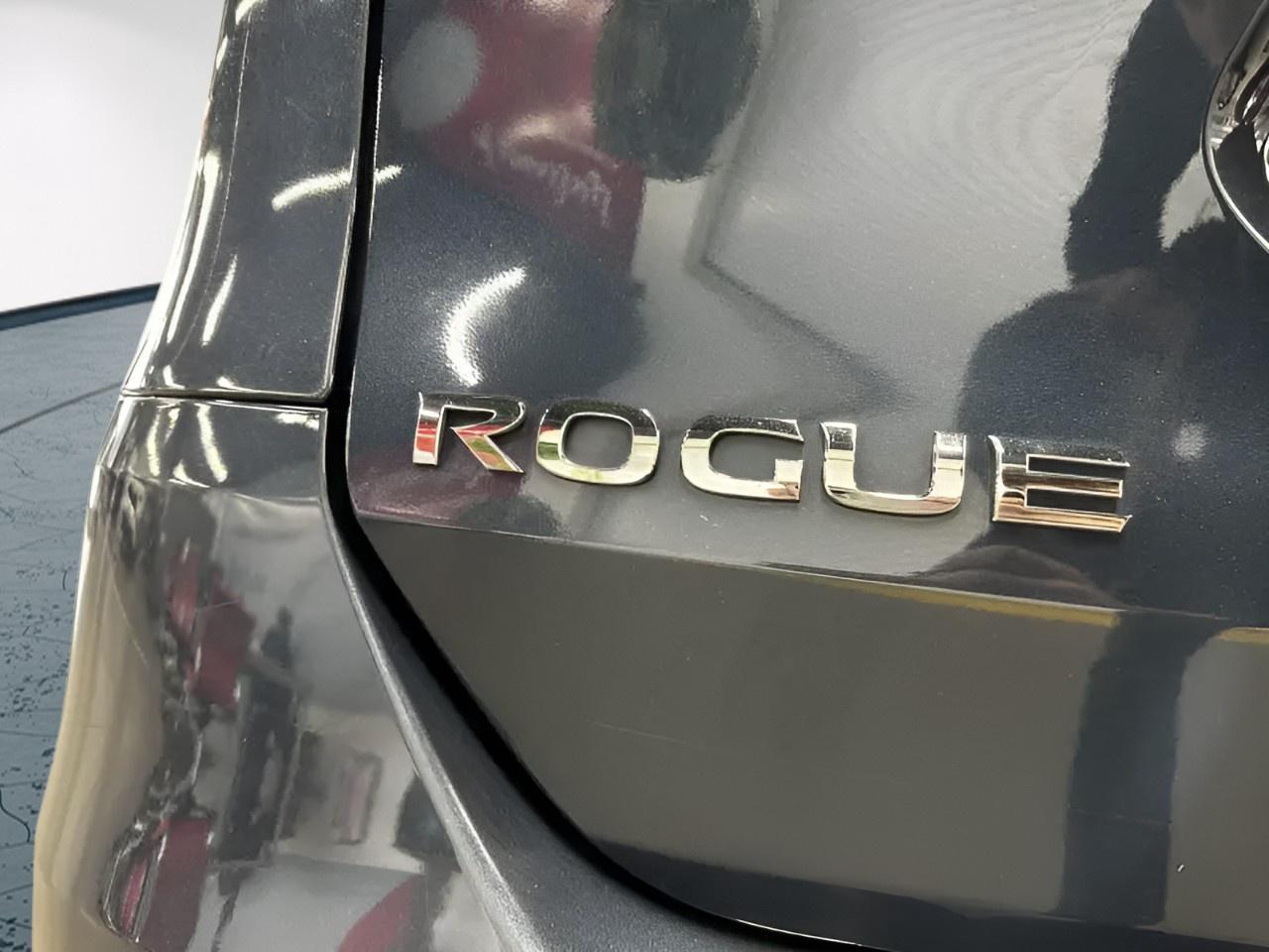 2015 Nissan Rogue SV Photo