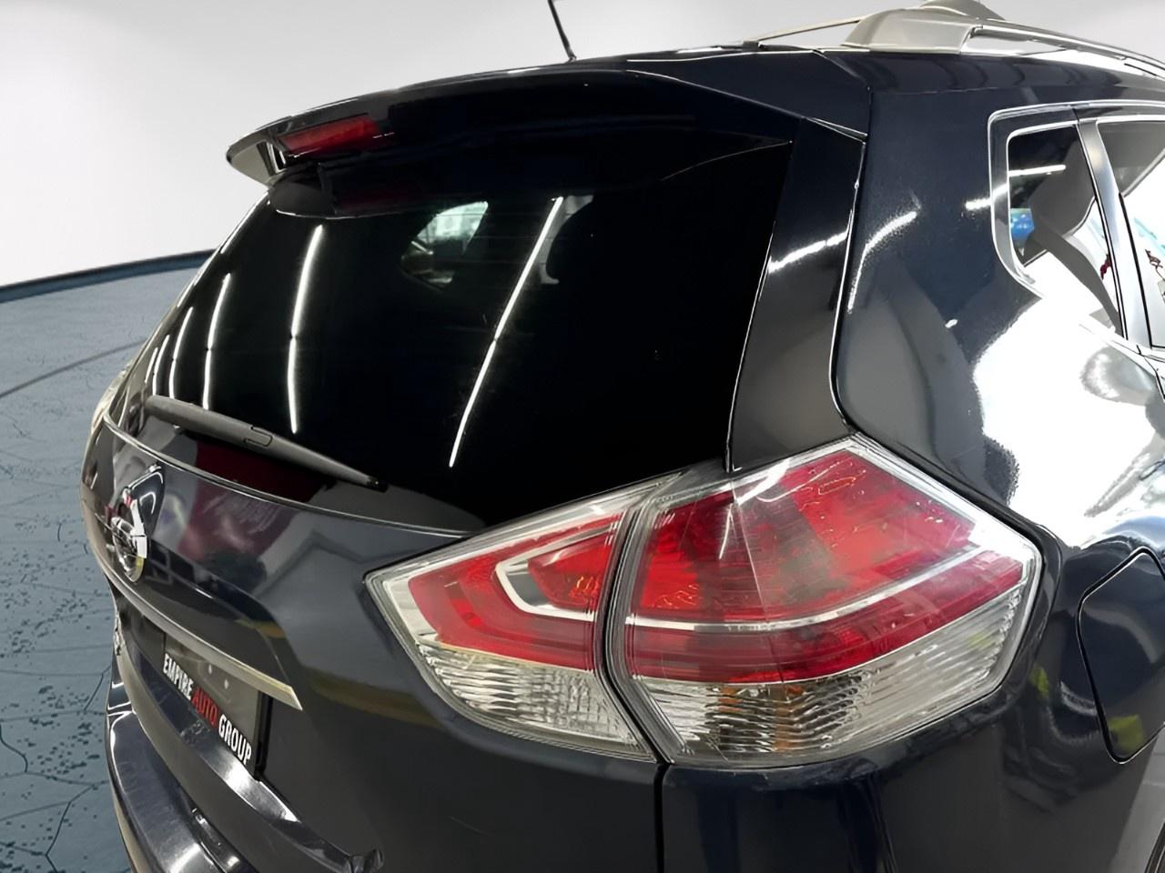 2015 Nissan Rogue SV Photo