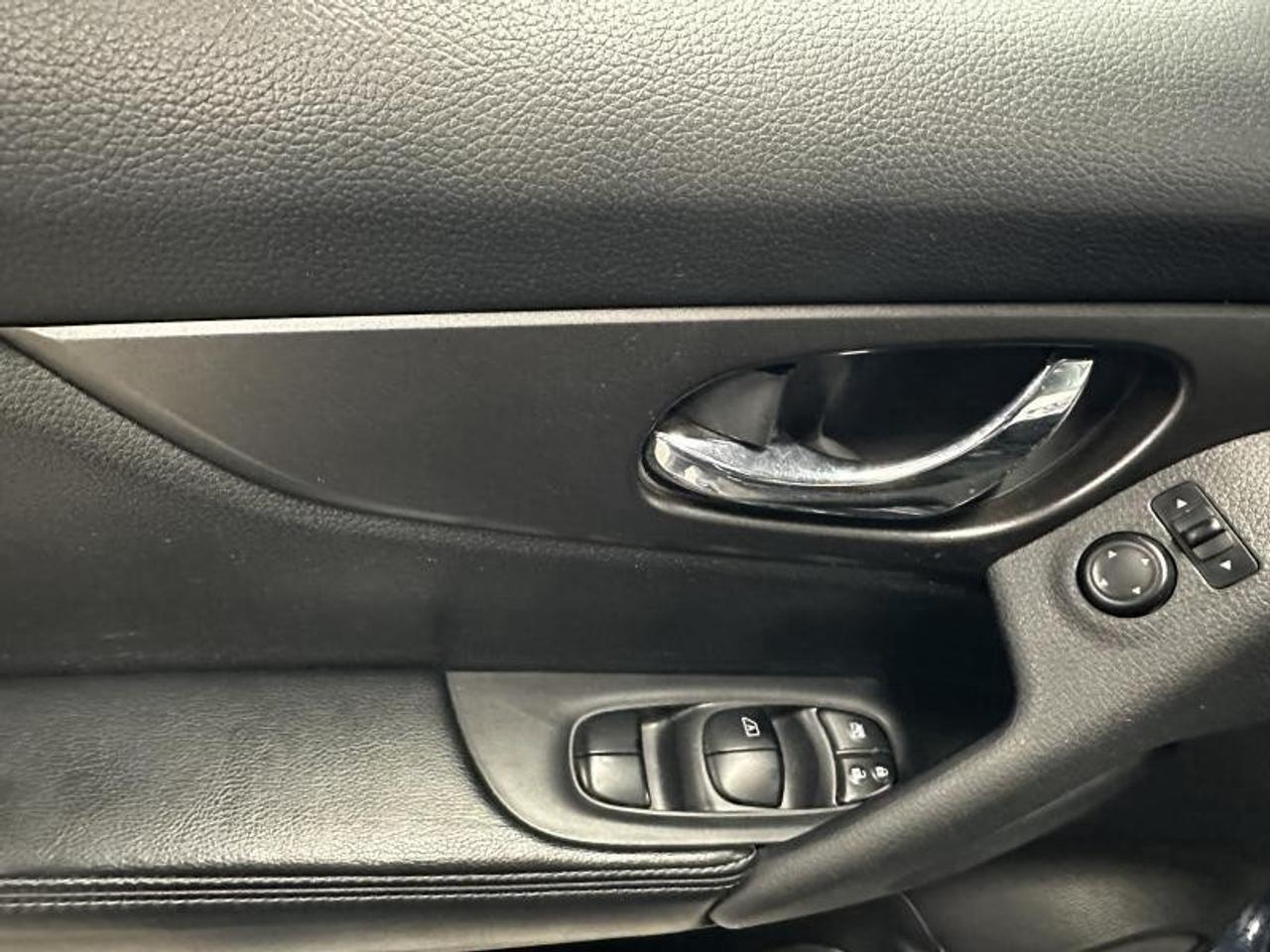 2015 Nissan Rogue SV Photo