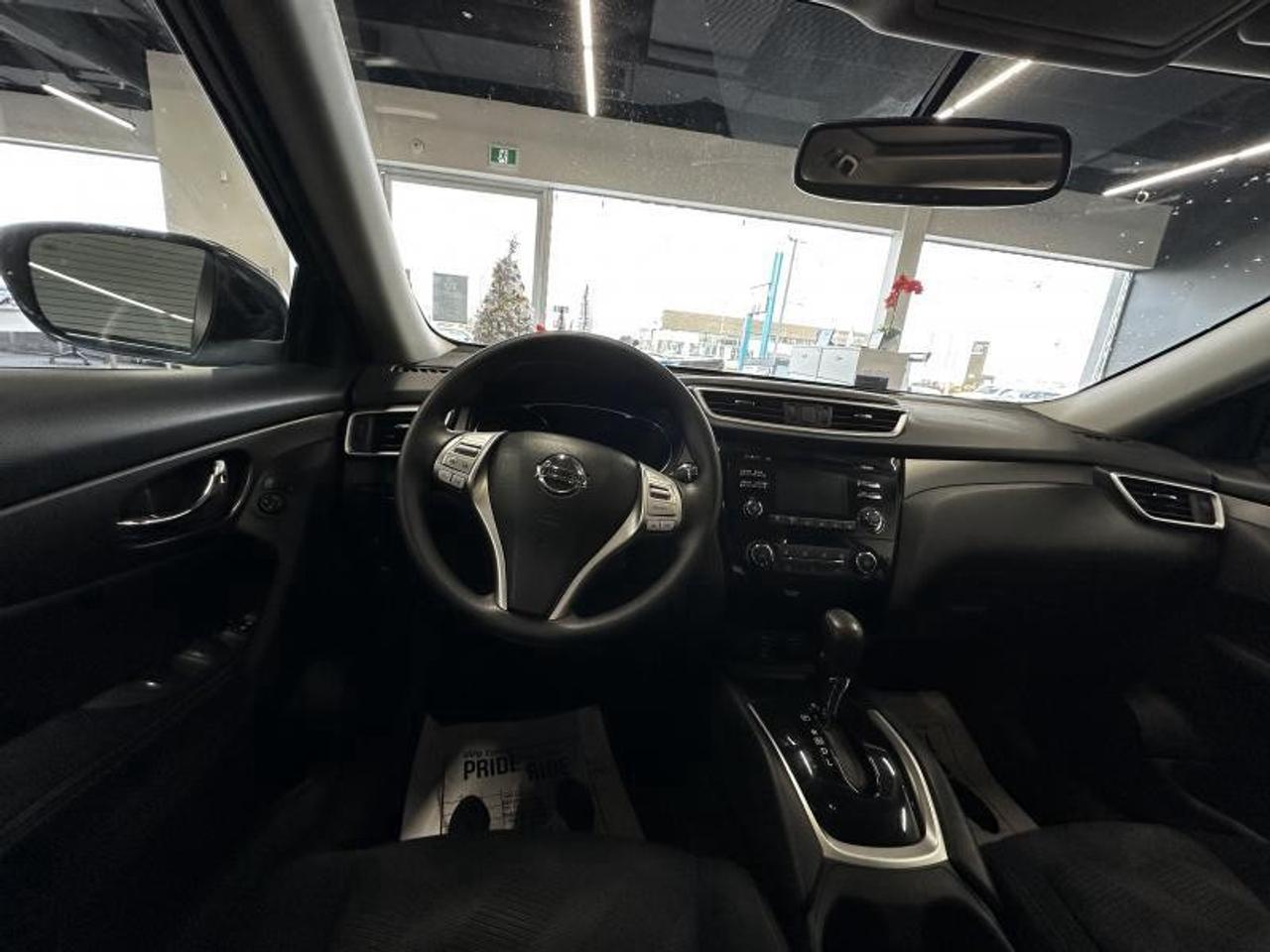 2015 Nissan Rogue SV Photo