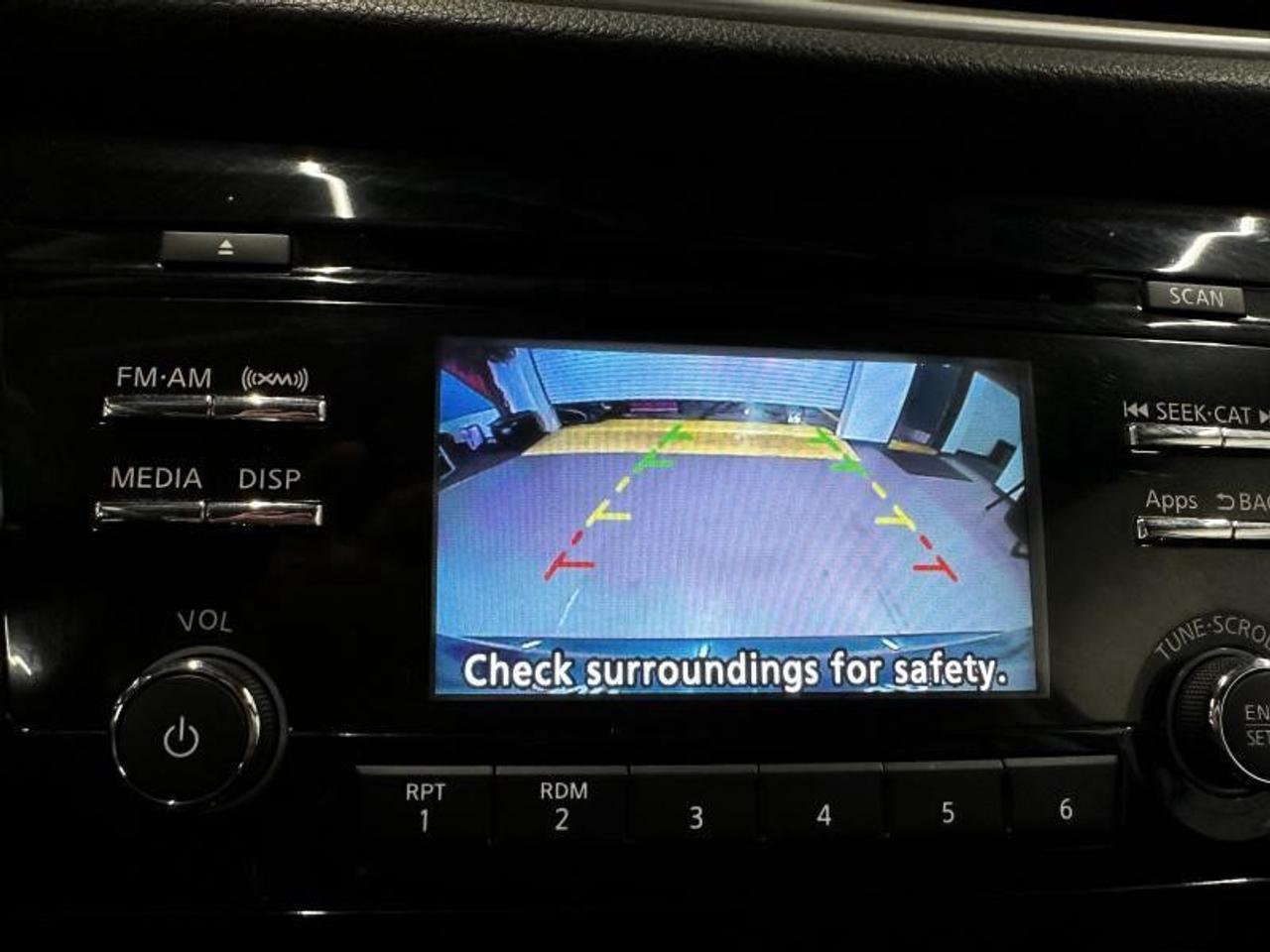 2015 Nissan Rogue SV Photo