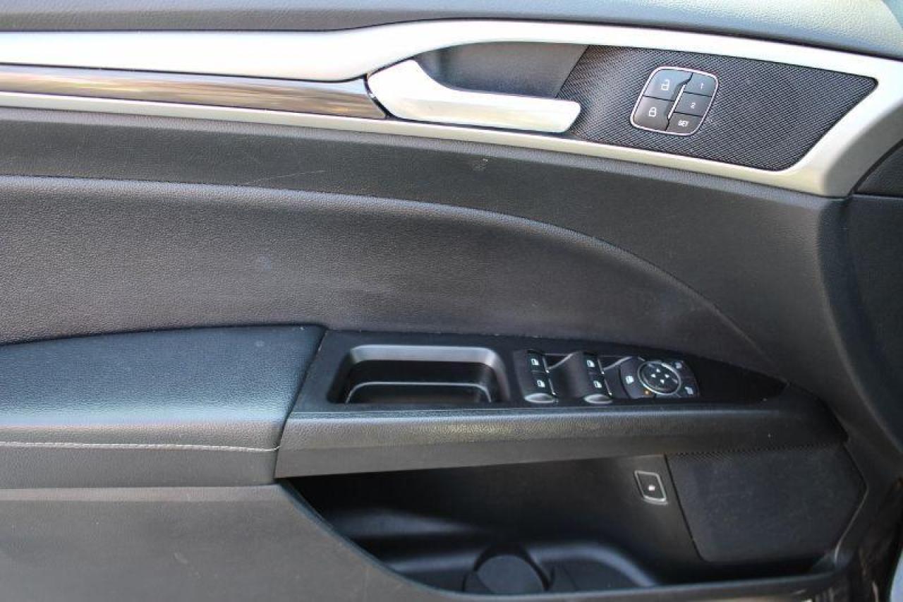 2019 Ford Fusion Hybrid SEL*2.0L Hybrid*Heated Leather*Sun Roof*Bluetooth - Photo #13
