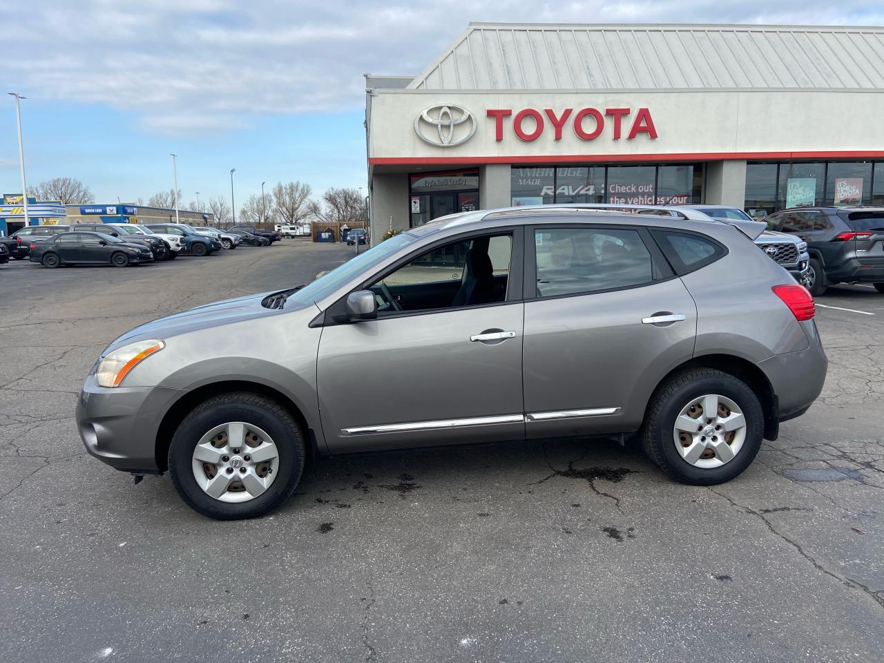 Used 2013 Nissan Rogue S for sale in Cambridge, ON