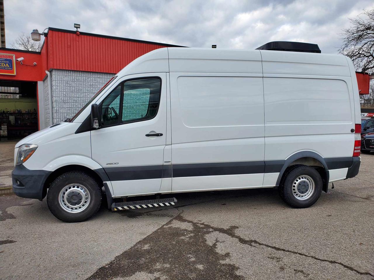 2016 Mercedes-Benz Sprinter 2500 144' High Roof / Rooftop A/C Photo2