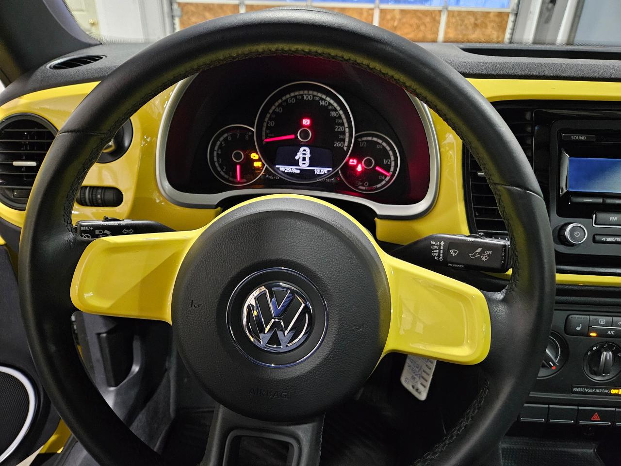 2013 Volkswagen Beetle  - Photo #13