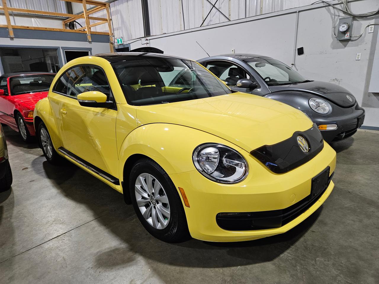 2013 Volkswagen Beetle  - Photo #3