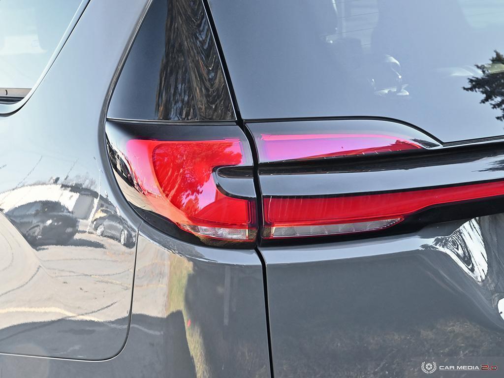 2022 Chrysler Pacifica Touring L | S APPEARANCE PACKAGE - Photo #12