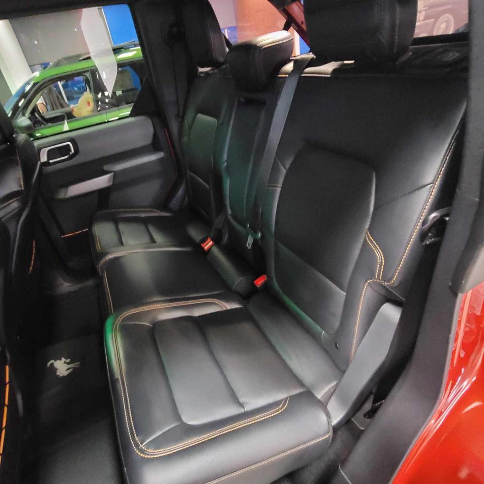 2023 Ford Bronco 4 DR ADVANCED 4X4  - Leather Seats Photo5