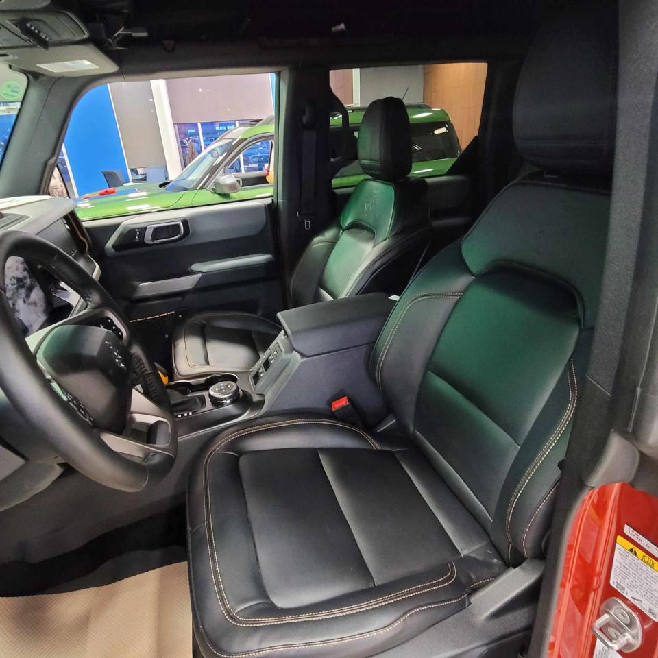 2023 Ford Bronco 4 DR ADVANCED 4X4  - Leather Seats Photo5