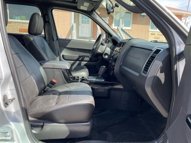 2011 Ford Escape XLT V6 / CLEAN CARFAX / LEATHER / SUNROOF Photo5