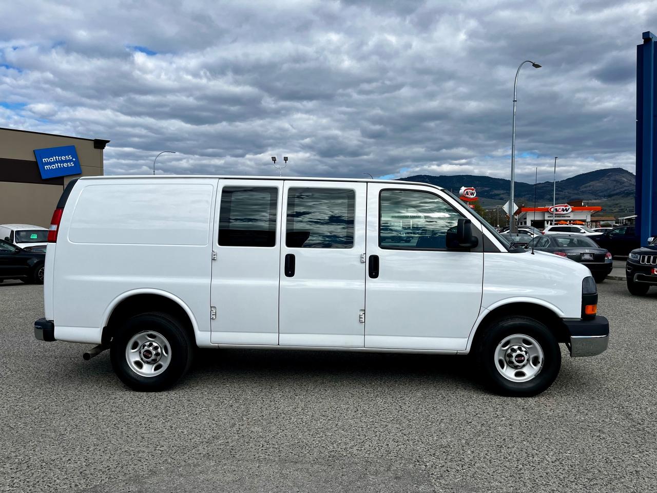 2016 GMC Savana G2500 Cargo van - Photo #4