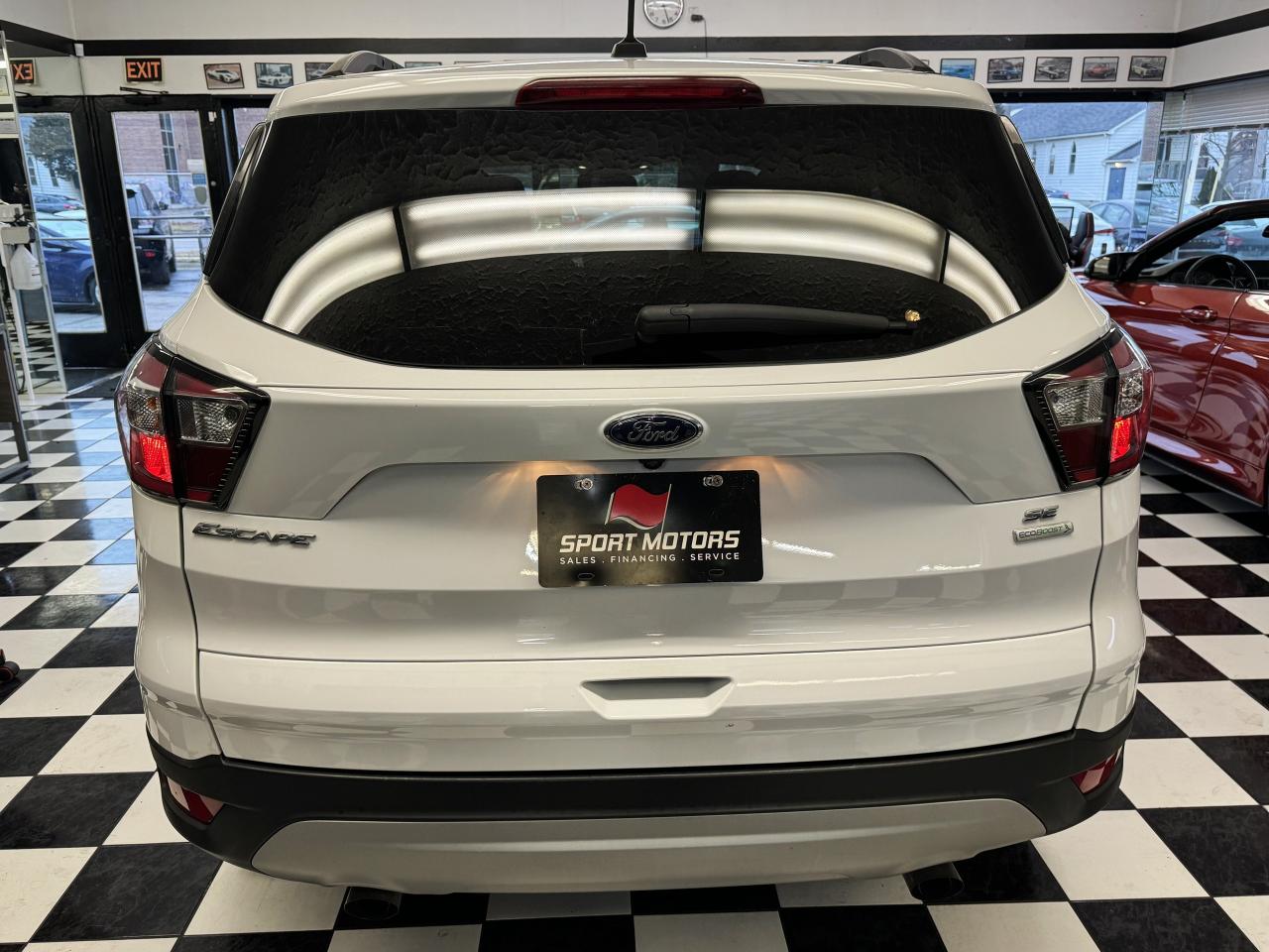 2018 Ford Escape SE ECO+Camera+Bluetooth+Heated Seats+CLEAN CARFAX Photo3