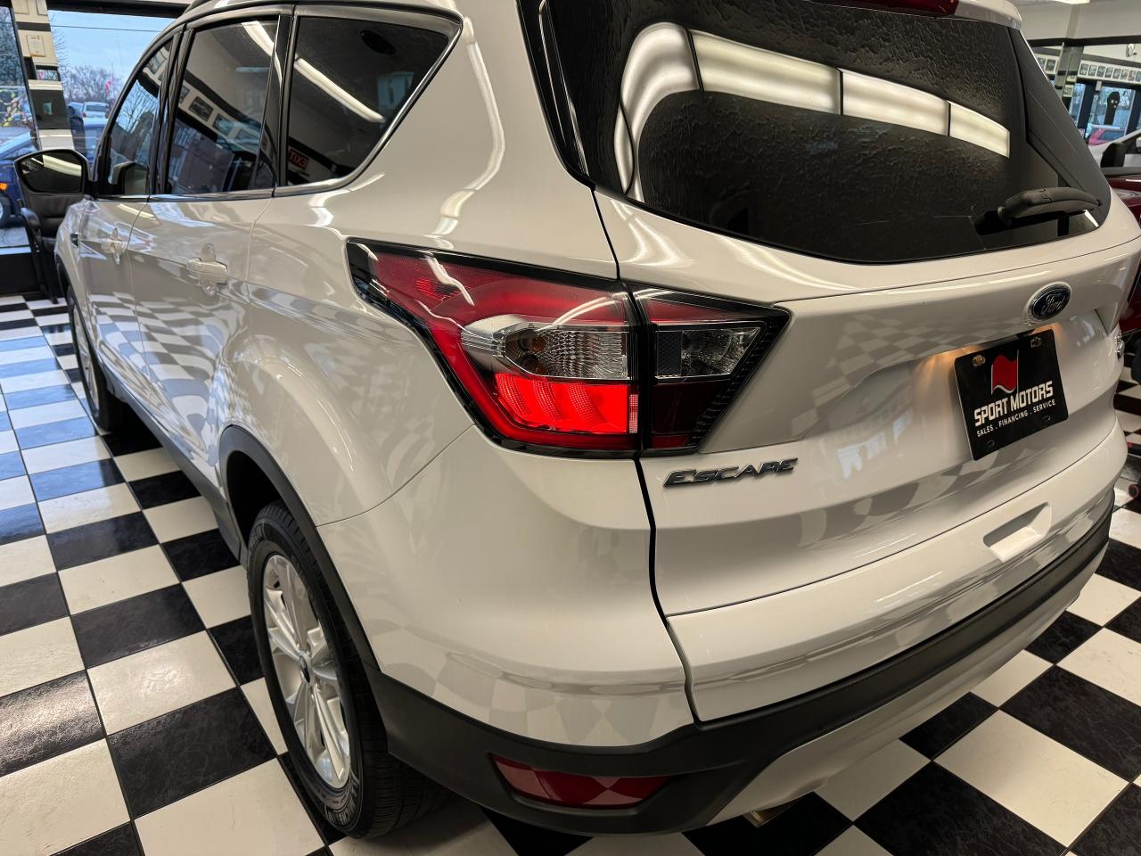 2018 Ford Escape SE ECO+Camera+Bluetooth+Heated Seats+CLEAN CARFAX Photo41