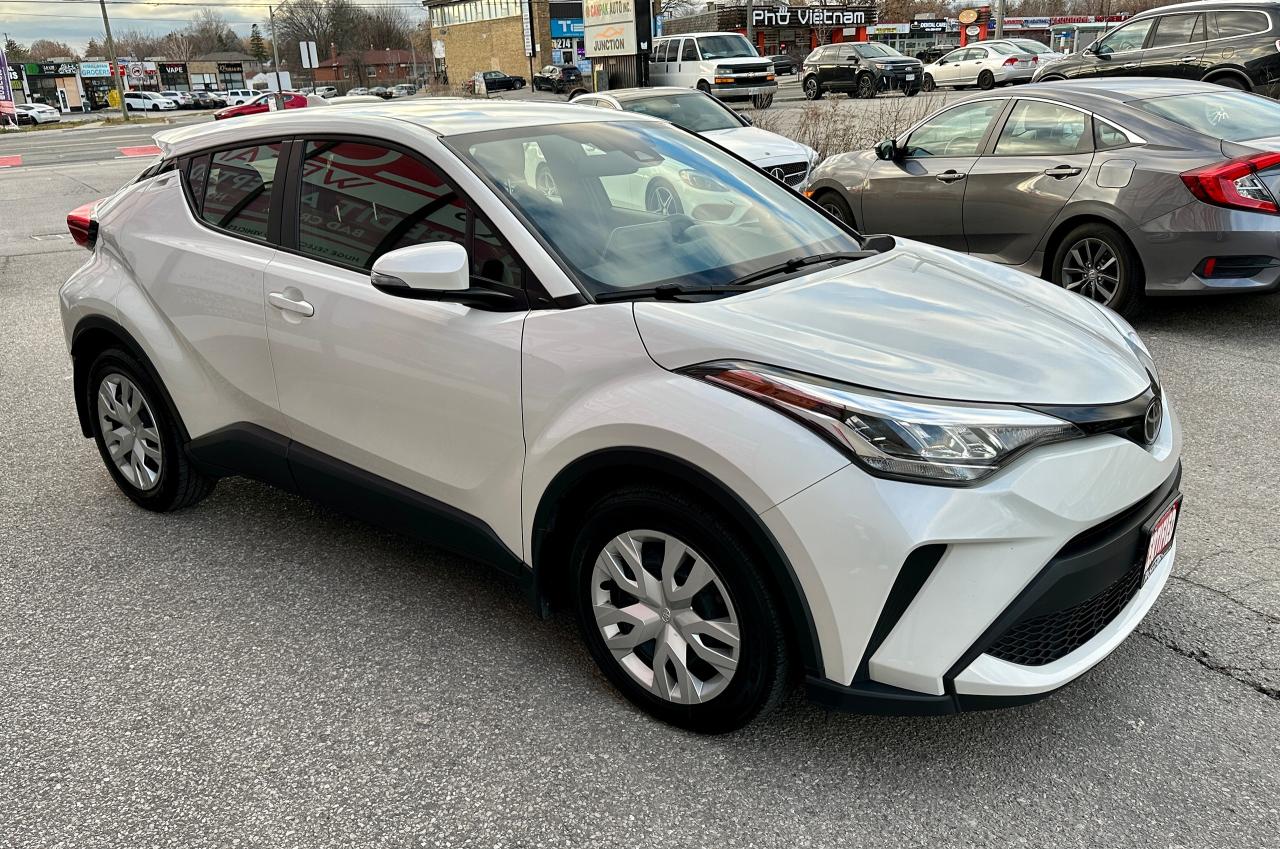 2021 Toyota C-HR LE Photo3