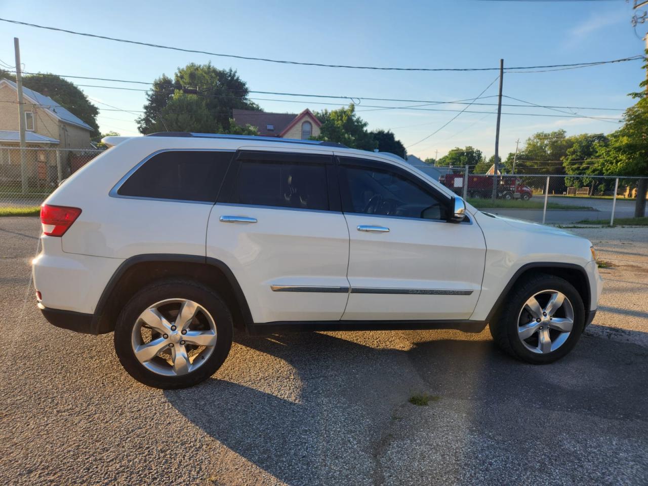 2012 Jeep Grand Cherokee Overland - Photo #5