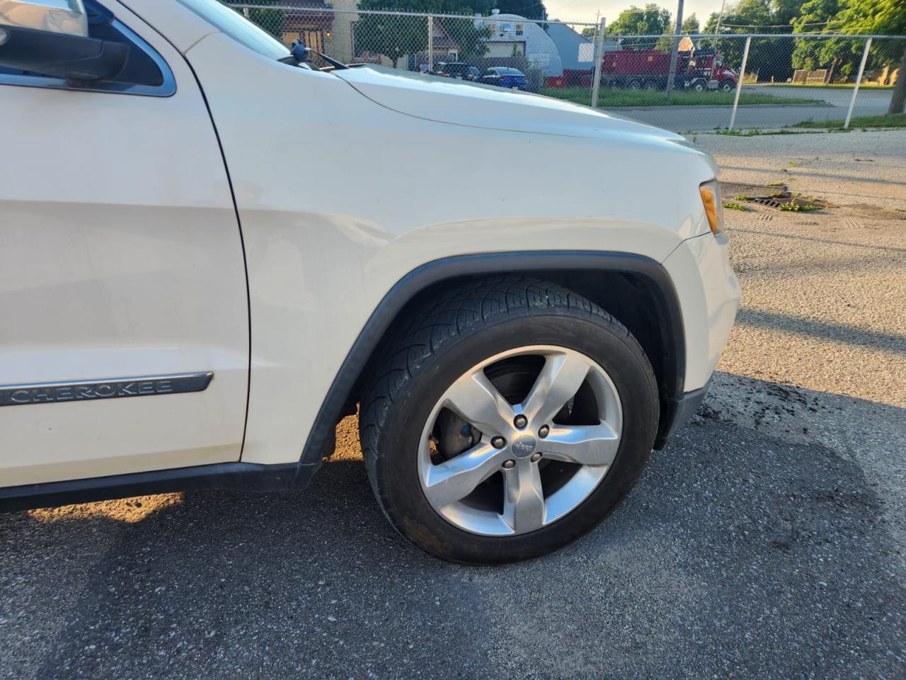 2012 Jeep Grand Cherokee Overland - Photo #4