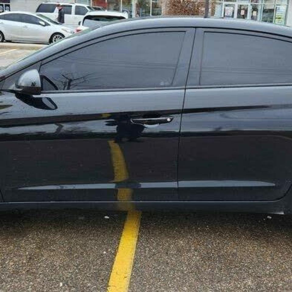 2017 Hyundai Elantra SE - Photo #4