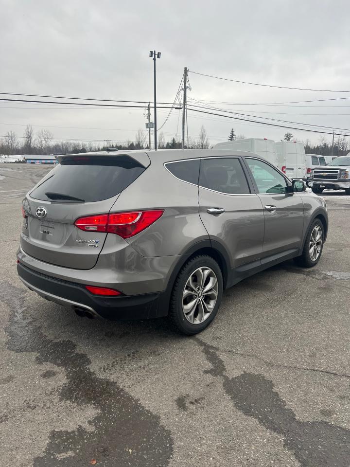 2013 Hyundai Santa Fe AWD 4DR 2.0T AUTO SE - Photo #4