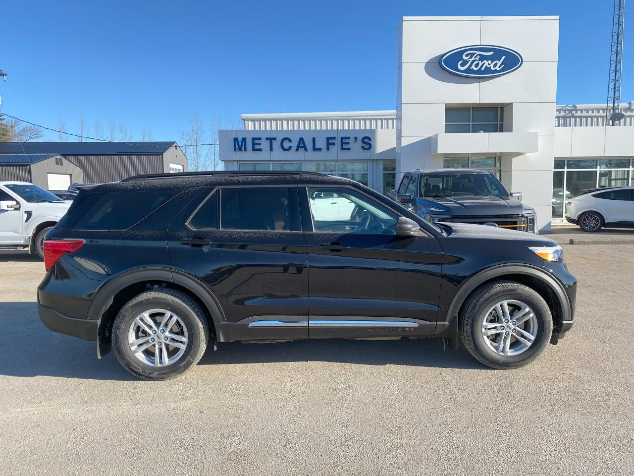 2024 Ford Explorer XLT 4WD Photo0