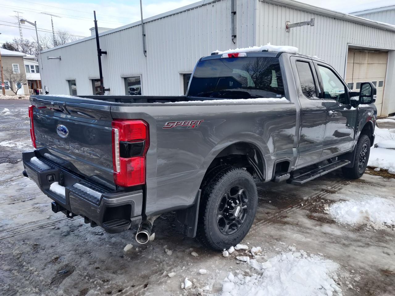 2024 Ford F-250 4x4 Super Cab XLT Photo5