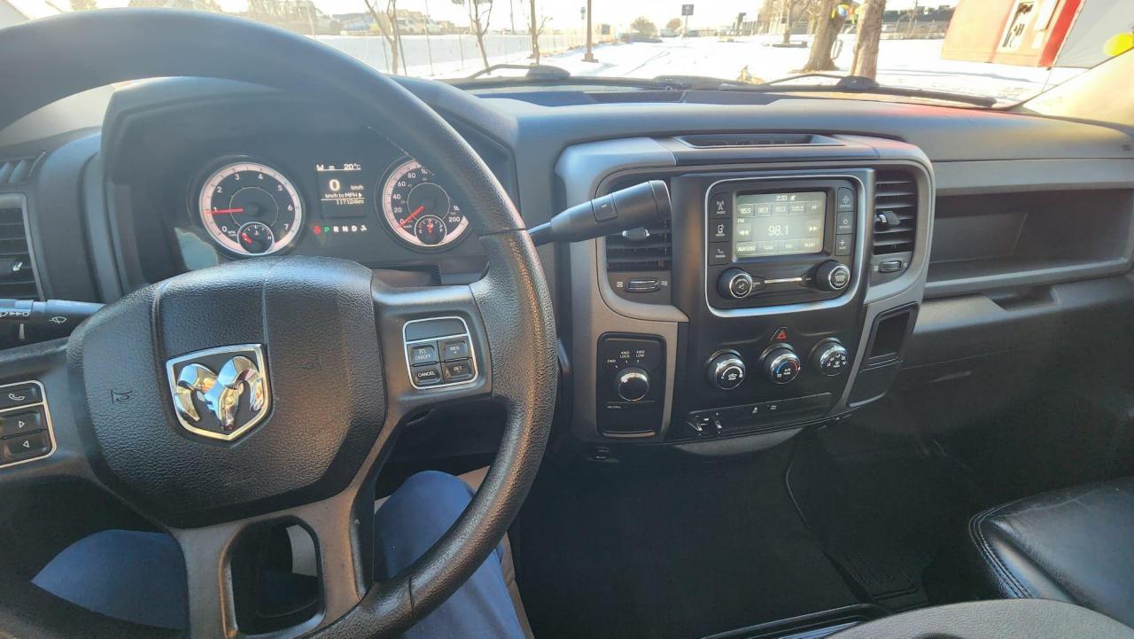 2017 RAM 1500 ST-1 Owner-No accidents-Leather-Back up Cam- - Photo #12