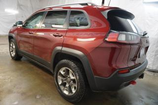 2019 Jeep Cherokee TRAILHAWK 4WD *ACCIDENT FREE* CERTIFIED CAMERA NAV BLUETOOTH LEATHER HEATED SEATS PANO ROOF CRUISE ALLOYS - Photo #4