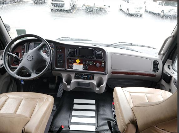 2019 Freightliner Motor Home Renegade - Photo #6