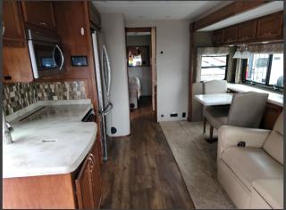 2019 Freightliner Motor Home Renegade - Photo #5